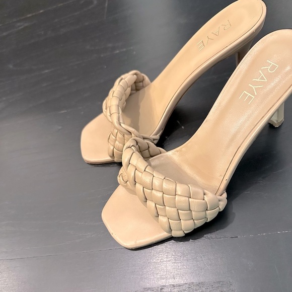 Revolve Raye story heel nude size 7.5 - Picture 3 of 12